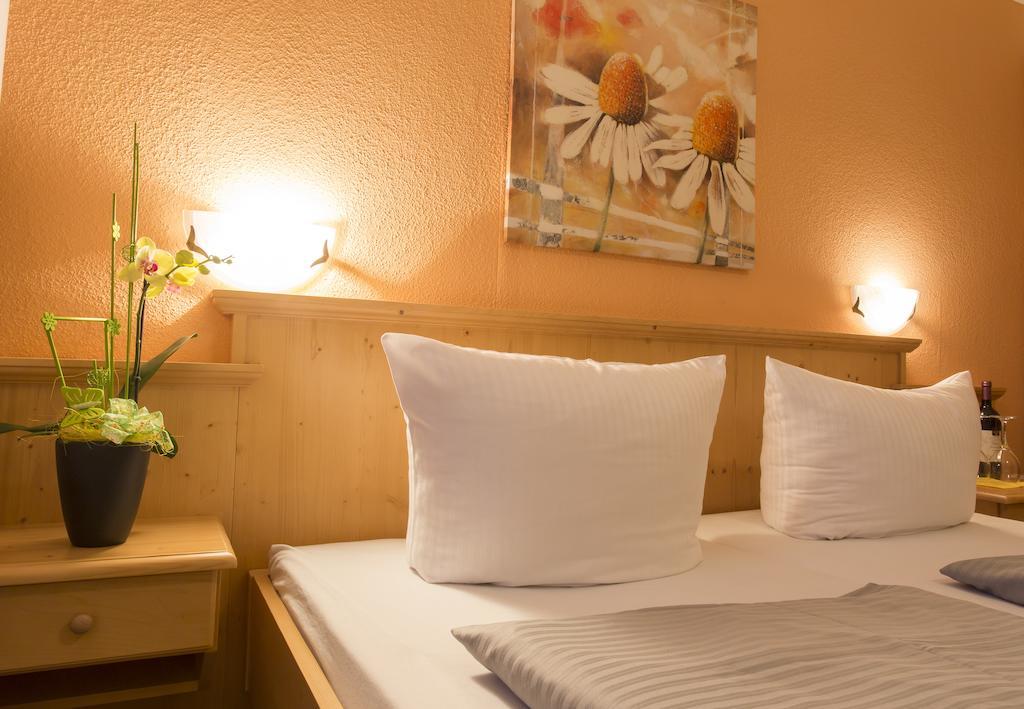 Emmering  Landhotel Graetz חדר תמונה